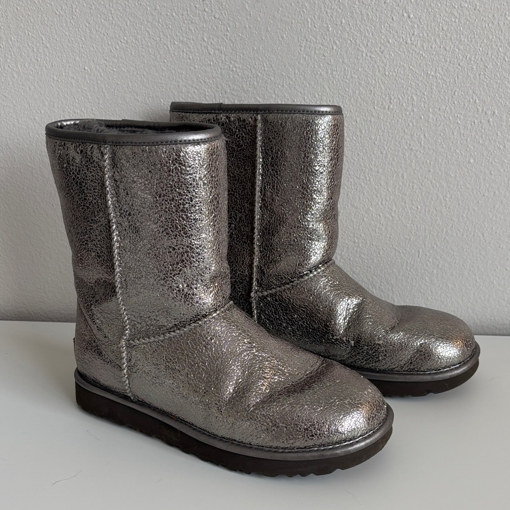UGG CLASSIC SHORT METALLIC SPARKLE GUNMETAL LEATHER WOMEN'S BOOTS SIZE US 9